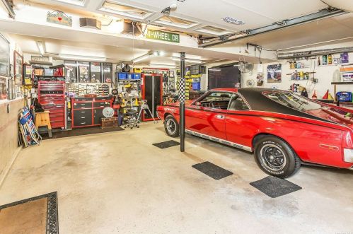 66 Gannet Dr, Commack NY 11725-4929 exterior