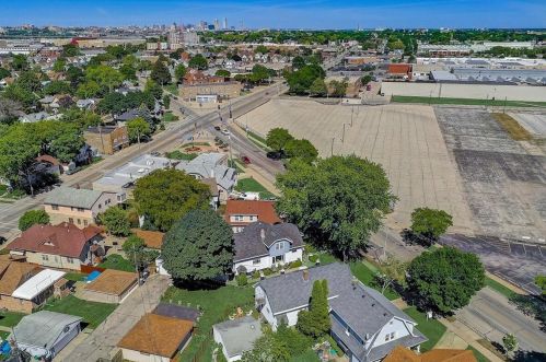 5006 Beloit Rd, Milwaukee WI 53214-5332 exterior