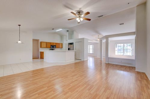 2098 Pruitt St, Fort Pierce FL 34953-5732 exterior