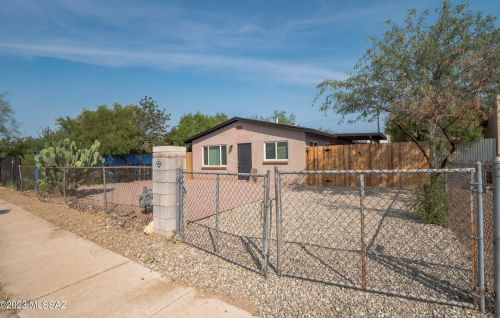 1626 Delaware St, Tucson AZ 85745-2306 exterior