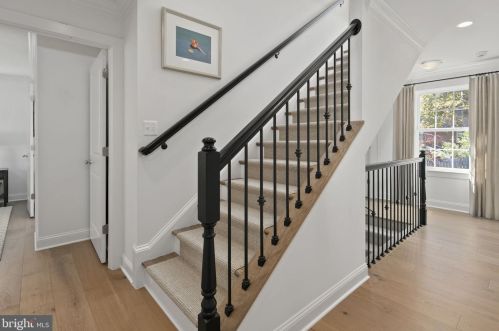 3877 30 St, Arlington VA 22207-5303 exterior