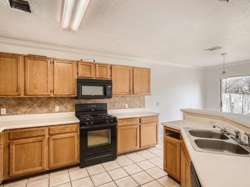 8000 Forbsdale Dr, Austin TX  78747-4012 exterior