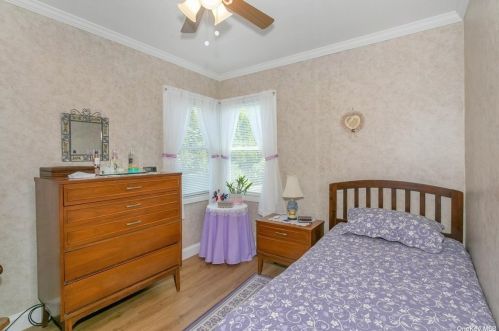 166 17 St, Babylon NY 11704-2722 exterior