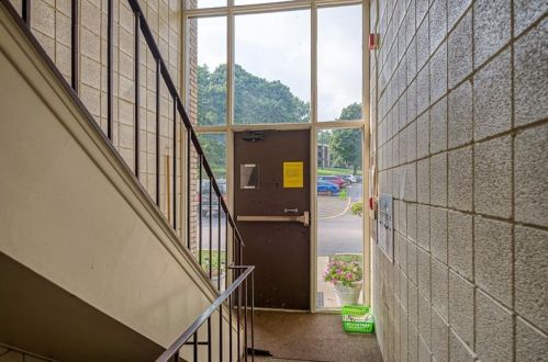 6100 Sanlin Dr, Moon Twp PA  15108-2882 exterior