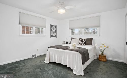 236 Memorial Ave, Tavistock NJ 08033-2952 exterior