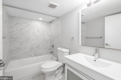 854 Leithgow St, Philadelphia PA 19123-2127 exterior