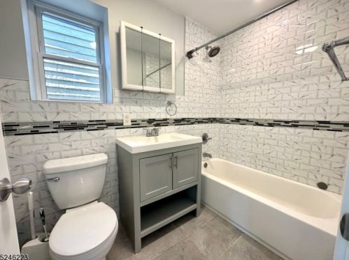 20 Grv Ter, Irvington NJ 07111-2722 exterior