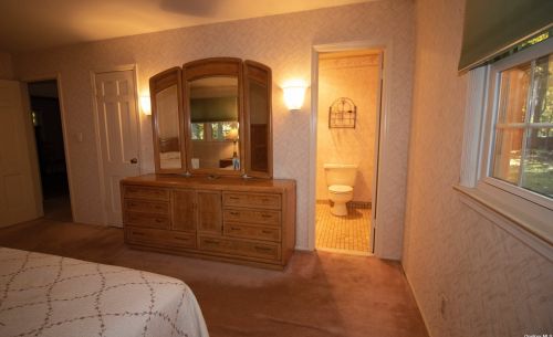 4 Ryder Ct, Huntington Station NY 11746-6142 exterior