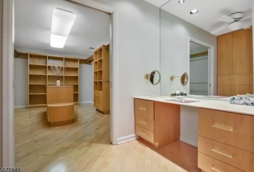 62 Cornell Dr, Livingston NJ  07039-5519 exterior