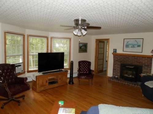 136 Putnam Pike, Killingly CT 06241-1628 exterior