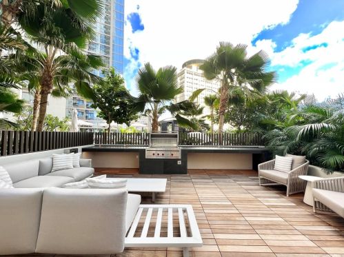 1388 Kapiolani Blvd, Honolulu HI  96814-3620 exterior