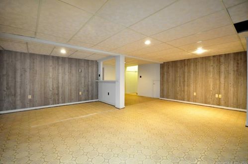 51 Lincoln Way, Windsor CT 06095-3545 exterior