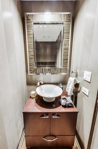 2246 Lakewood Ave, Chicago IL 60614-3629 exterior