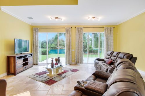 11269 Northland Dr, Fort Pierce FL 34987-1942 exterior