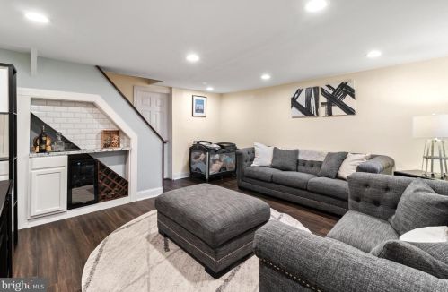 8135 Ardleigh St, Philadelphia PA  19118-3411 exterior