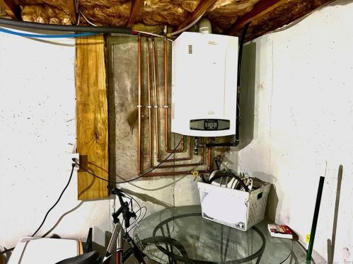 33 Clover Ct, Killingly CT 06241-1228 exterior