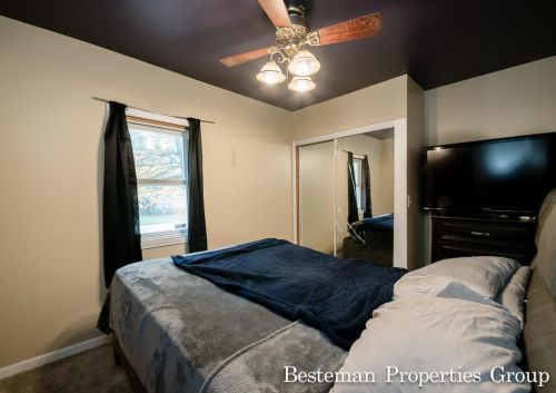 1631 Huizenga St, Meskegon MI  49442-5939 exterior