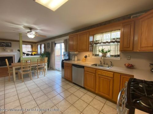 57 Dunham Ave, Edison NJ 08817-3362 exterior