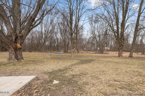 1118 Kenwood Ave, Belding MI 48809-1313 exterior