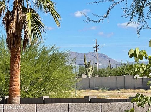 5049 Blackbird Dr, Tucson AZ 85742-5110 exterior