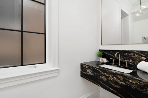 2137 Clifton Ave, Chicago IL 60614-4116 exterior