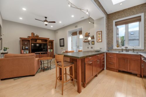 1048 Barry Ave, Chicago IL 60634-4610 exterior