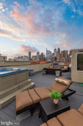 1436 Bainbridge St, Philadelphia PA 19146-1807 exterior