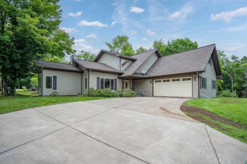 3001 Lavis Rd, Duluth MN 55804-9701 exterior