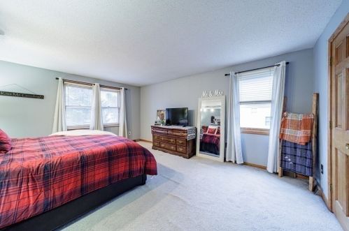 201 Winterset Dr, Springfield MA 01129-1850 exterior