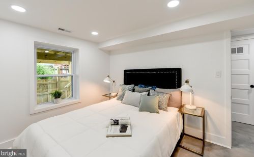 1427 Parkwood Pl, Washington DC  20010-3218 exterior