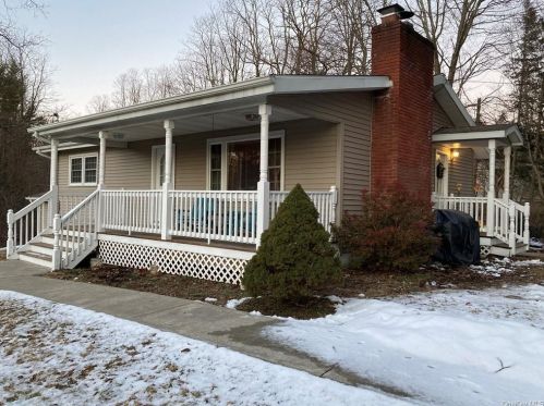 127 Haviland Rd, Poughkeepsie, NY 12601-6616