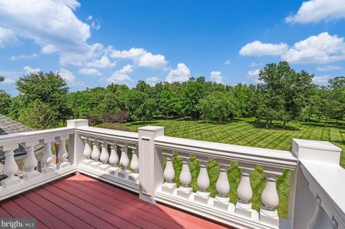 12705 Greenbriar Rd, Rockville MD 20854-6324 exterior