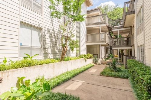 4859 Cedar Springs Rd, Dallas TX  75219-1202 exterior