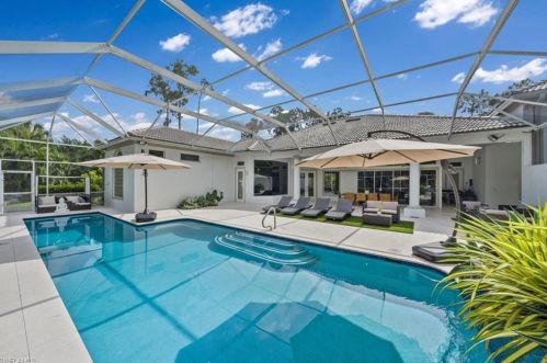 4055 1 Ave, Naples FL 34102-5905 exterior