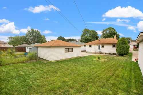 1502 Vogel Ave, Milwaukee, WI 53221-3550