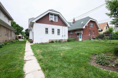 4046 14th St, Milwaukee, WI 53209-6955