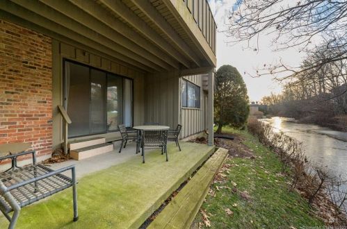 51 Ledgebrook Dr, Norwalk CT 06854-1063 exterior