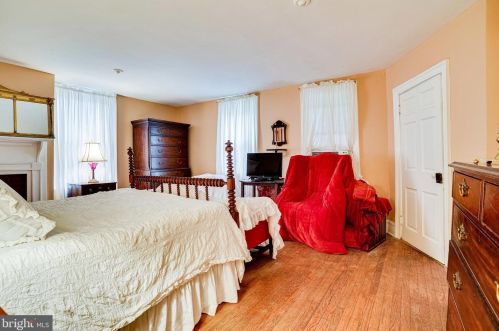 126 Fairfax St, Alexandria VA 22314-3331 exterior