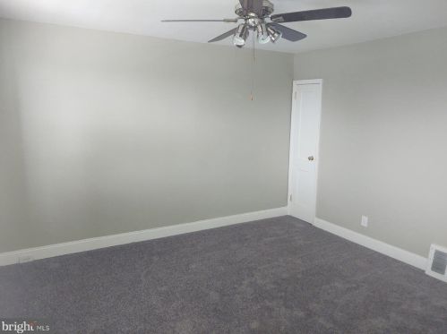 6658 Erdrick St, Philadelphia PA 19135-1604 exterior