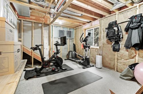 868 Highpointe Cir, Pittsburgh PA 15220-1854 exterior