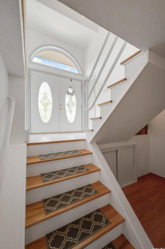 6 Bethal Ln, Commack NY 11725-1003 exterior