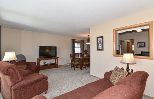 4460 15 St, Milwaukee WI 53221-2320 exterior