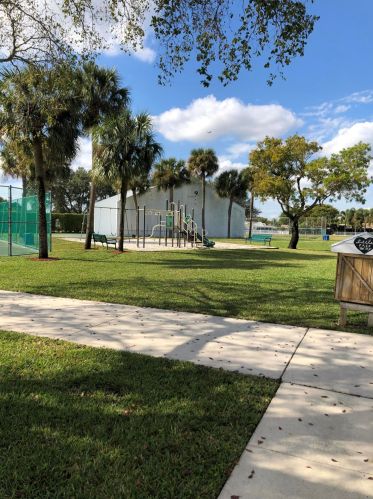 5360 Courtney Cir, Boynton Beach FL 33472-1249 exterior