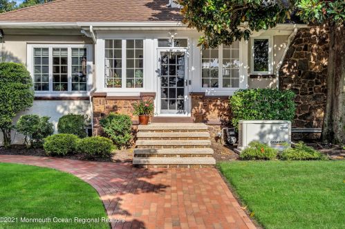 25 Memorial Pkwy, Atlantic Highlands NJ 07716-1655 exterior