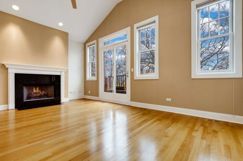 4139 Mozart St, Chicago, IL 60618-2708