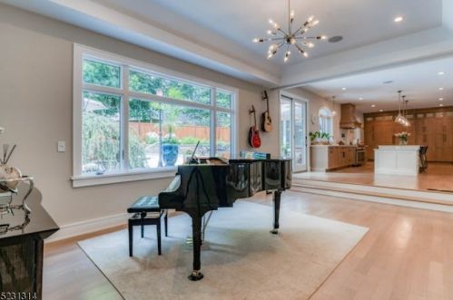 23 Oak Rdg, Springfield NJ 07081-3719 exterior