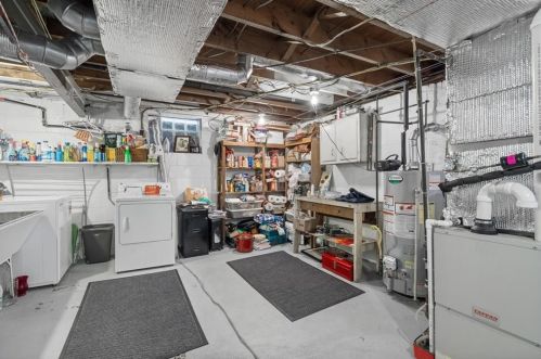 8145 Lindisfarne Dr, Pittsburgh PA 15237-2311 exterior