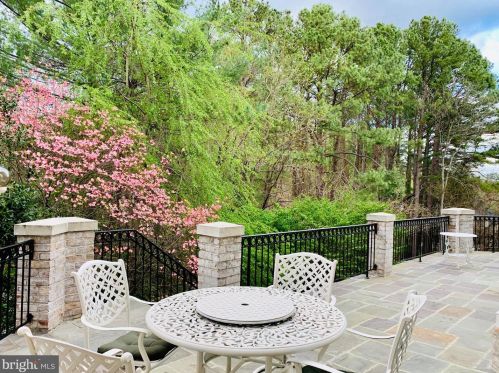 1289 Ballantrae Farm Dr, Mc Lean VA 22101-3027 exterior