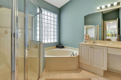 7948 Lando Ave, Boynton Beach FL 33437-6359 exterior