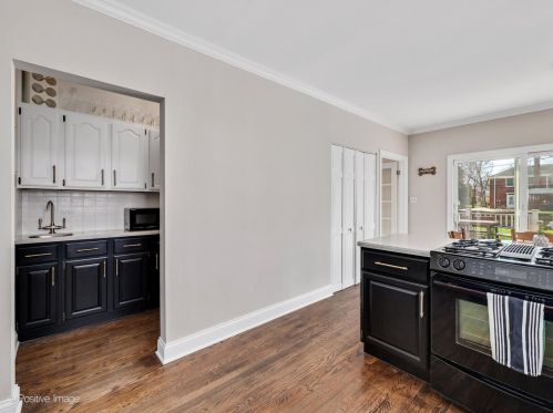 256 Frst Ave, Elmhurst IL 60126-3547 exterior